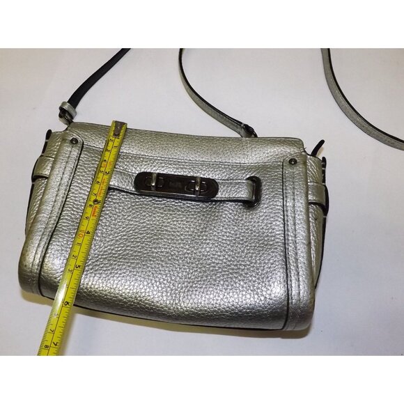 Coach Metallic Swagger Clutch Crossbody Bag Silver Secure Turnlock Closure - Picture 4 of 15